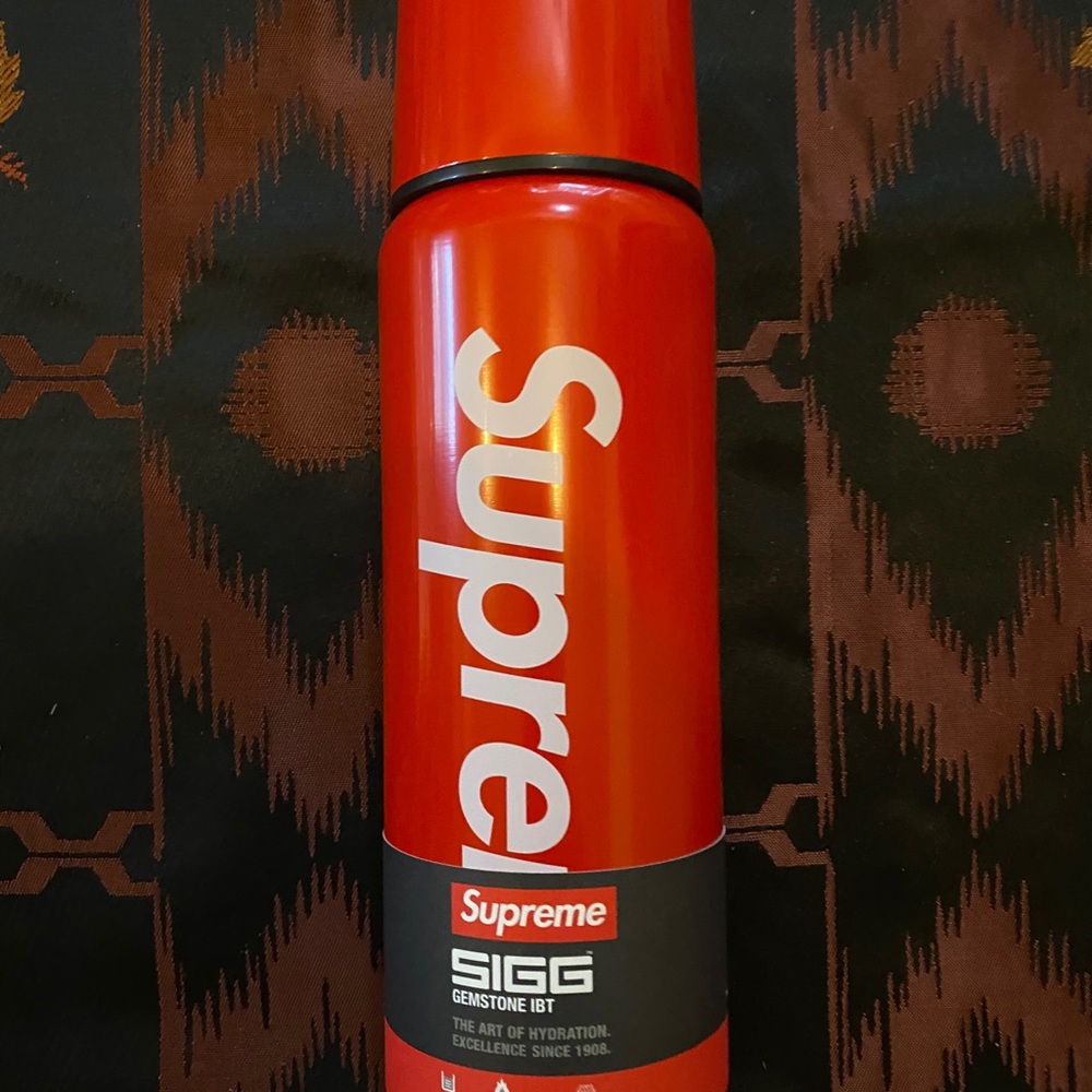 Supreme/Sigg Vacuum Insulated